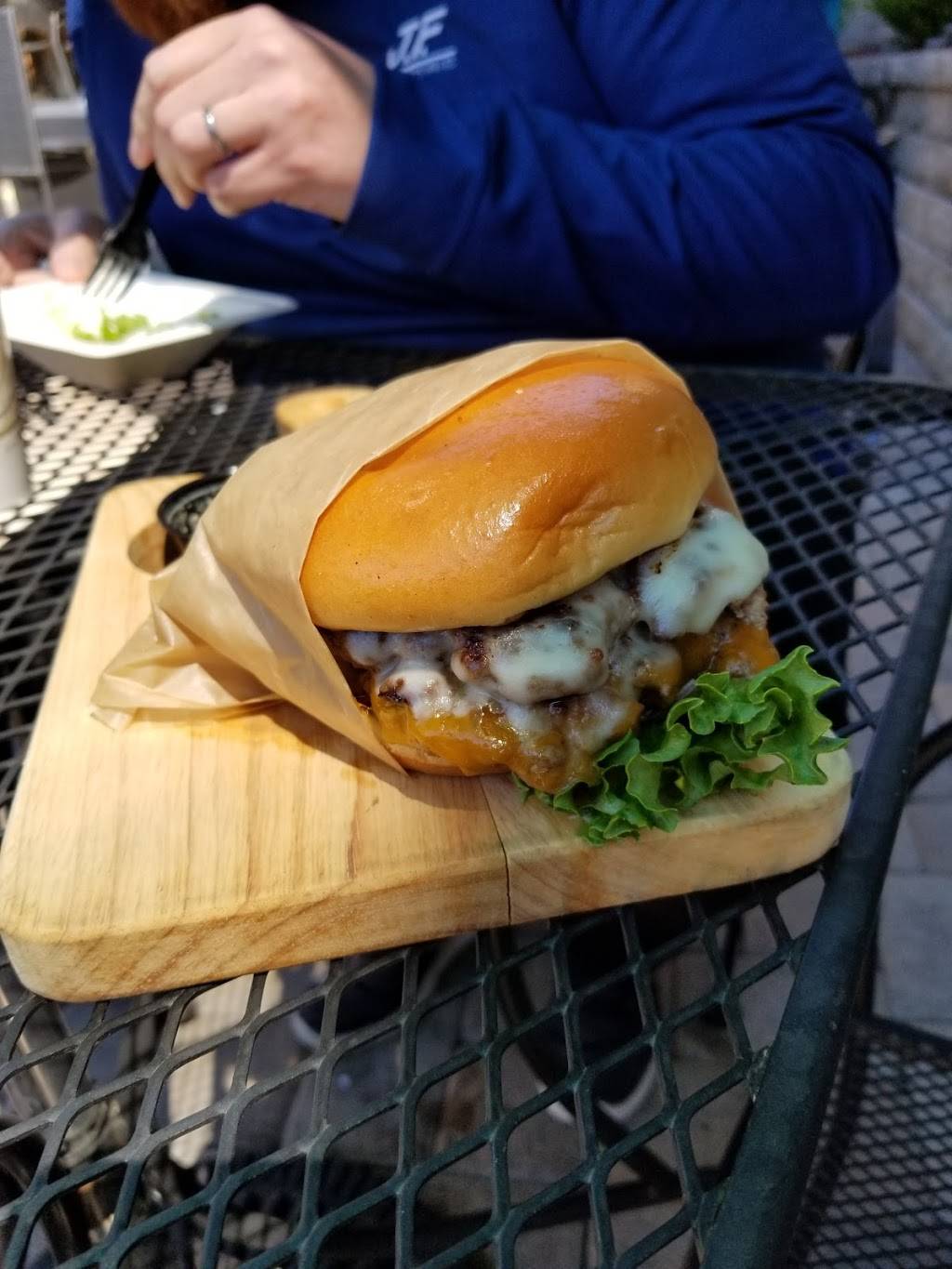 The Brown Bag Bistro | restaurant | 318 E Broadway, Alton, IL 62002, USA | 6184339933 OR +1 618-433-9933