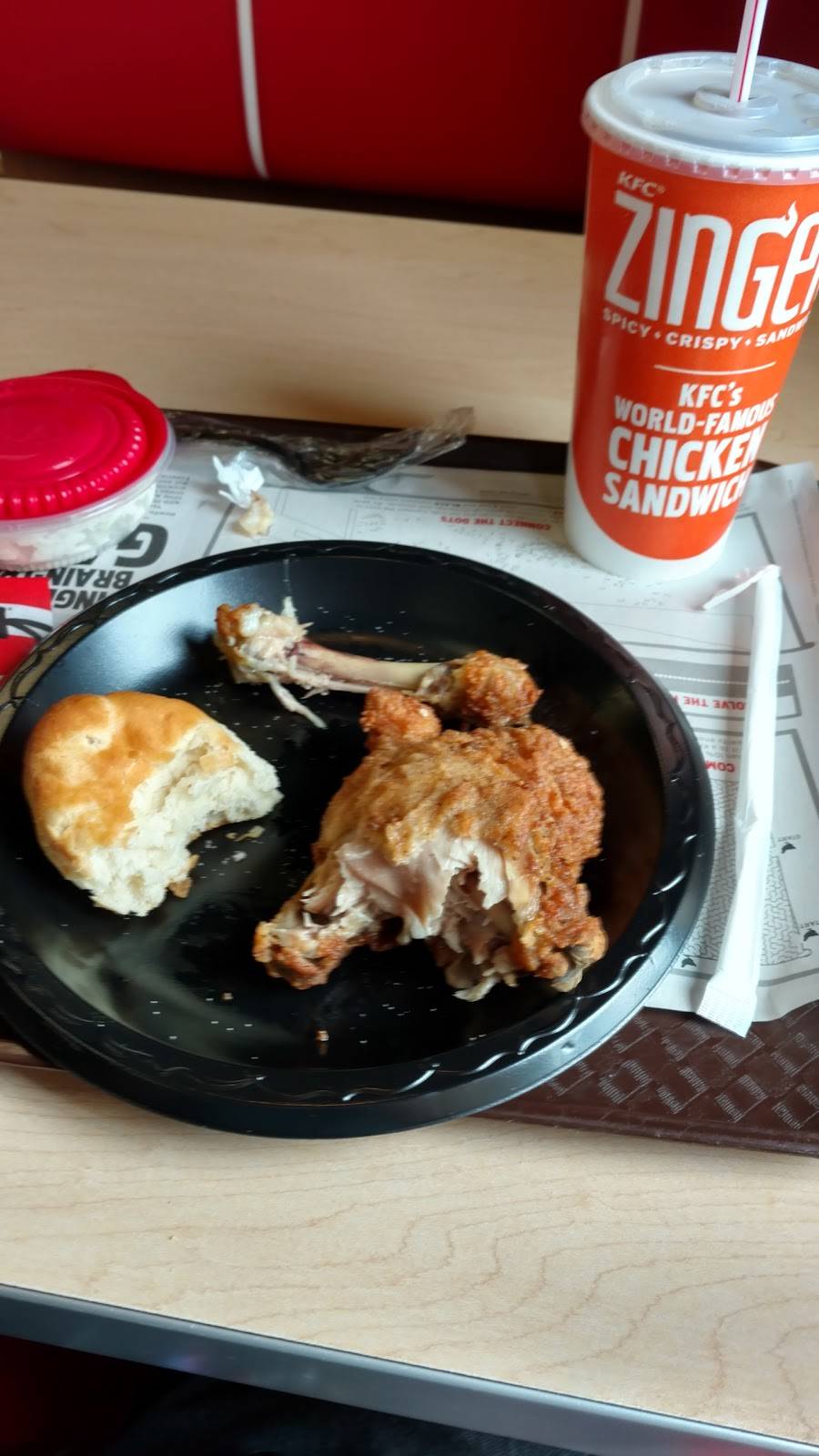 KFC | restaurant | 4015 Main St, Weirton, WV 26062, USA | 3047484393 OR +1 304-748-4393