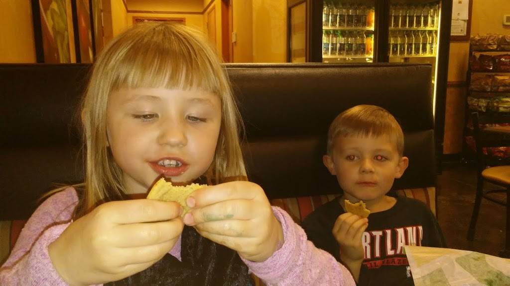 Subway | meal takeaway | 94 Oregon Way Suite 130, Longview, WA 98632, USA | 3604149199 OR +1 360-414-9199