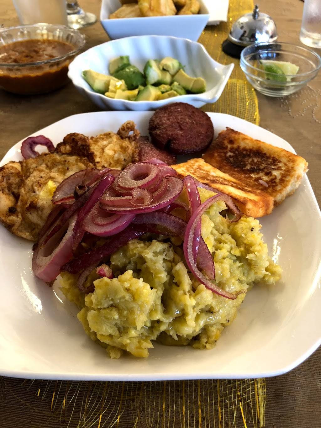 Restaurante Quisqueya | restaurant | 15006 Lindita Dr, Houston, TX 77083, USA | 8322436875 OR +1 832-243-6875