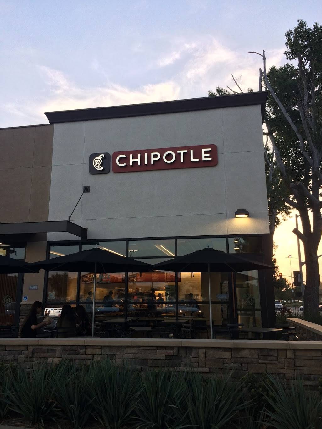 Chipotle Mexican Grill | restaurant | 17150 Brookhurst St Ste E, Fountain Valley, CA 92708, USA | 7143772698 OR +1 714-377-2698
