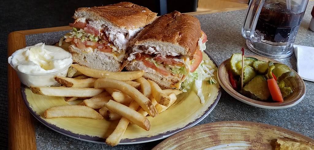 Isaacs Restaurant - Wyomissing | restaurant | 94 Commerce Dr, Wyomissing, PA 19610, USA | 6103761717 OR +1 610-376-1717