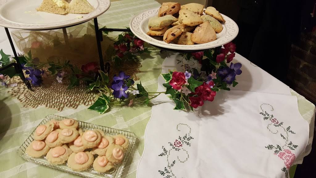 The Tin Lizzie Cafe | restaurant | 820 E Main St, Richmond, IN 47374, USA | 7659624441 OR +1 765-962-4441