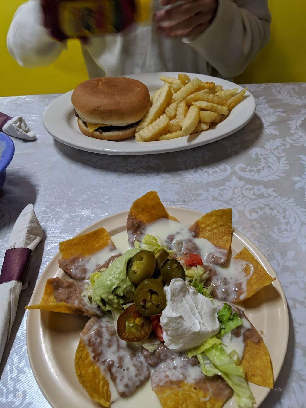 MKZ Mexican Grill | restaurant | 145 Lyon St, Notasulga, AL 36866, USA | 3342571019 OR +1 334-257-1019