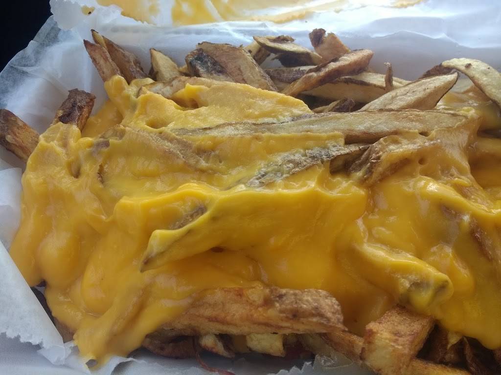 Canditos Pizzeria & Ice Cream | restaurant | 1025 Old Zelienople Rd, Ellwood City, PA 16117, USA | 7247521835 OR +1 724-752-1835