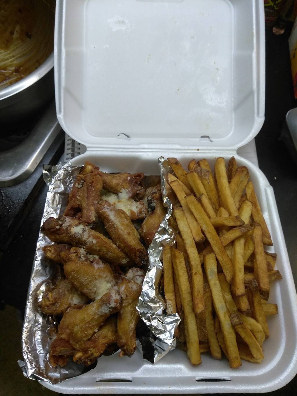 Specialty Wings | restaurant | 2280 Fillmore Ave, Buffalo, NY 14214, USA | 7162479464 OR +1 716-247-9464