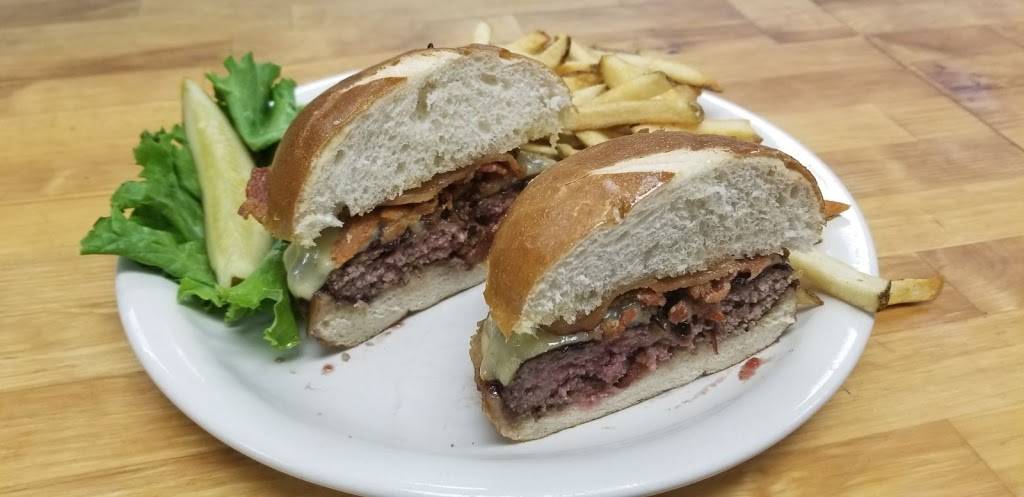 Calmes Pub | restaurant | 1441 Arbor Way, Kaukauna, WI 54130, USA | 9207599167 OR +1 920-759-9167