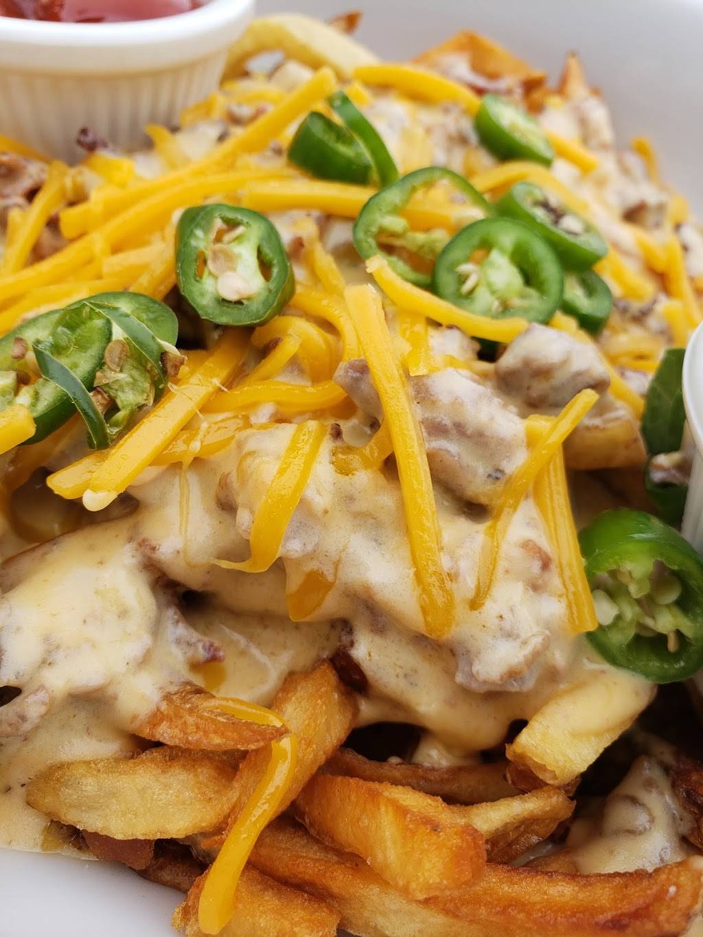 Old Louisville Tavern | restaurant | 1532 S 4th St, Louisville, KY 40208, USA | 5024096281 OR +1 502-409-6281