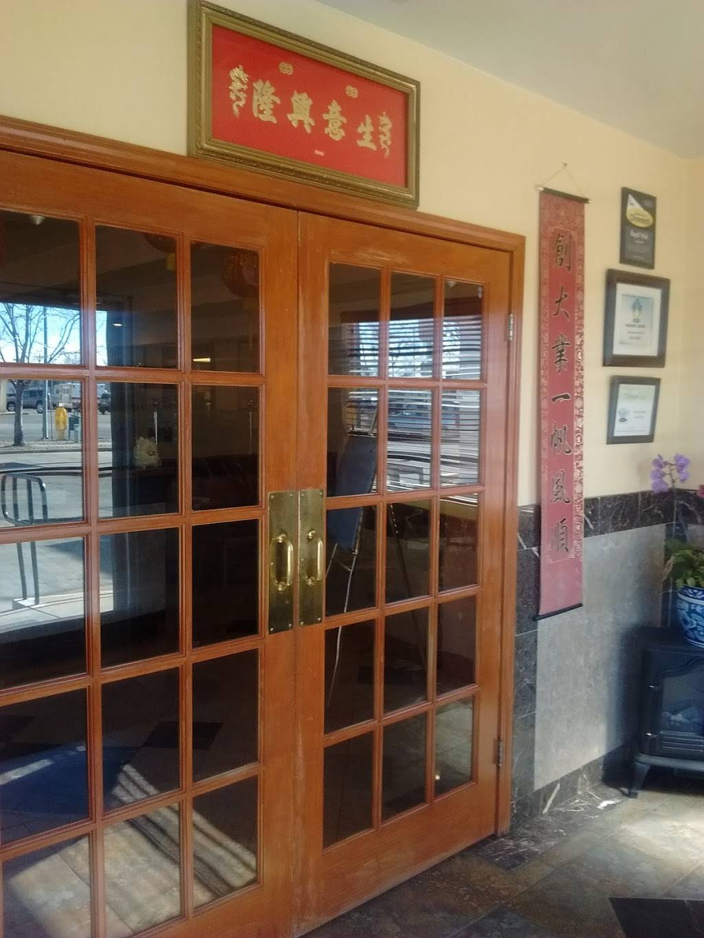 Royal Wok | restaurant | 1950 Main St, Longmont, CO 80501, USA | 3036829297 OR +1 303-682-9297