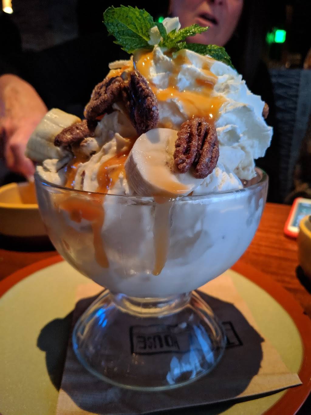 Tavern House Kitchen + Bar | restaurant | 333 Bayside Dr, Newport Beach, CA 92660, USA | 9496738464 OR +1 949-673-8464