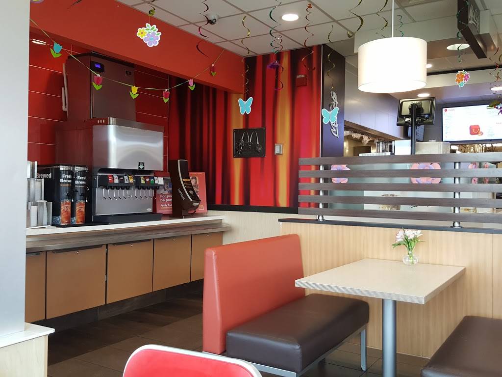 McDonalds | cafe | 425 N Eola Rd, Aurora, IL 60504, USA | 6304998121 OR +1 630-499-8121