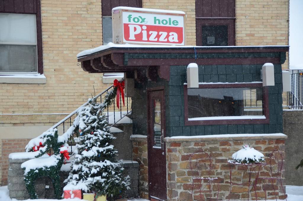 Fox Hole Tap And Pizzeria | restaurant | 3308 W Elm St, McHenry, IL 60050, USA | 8153856710 OR +1 815-385-6710