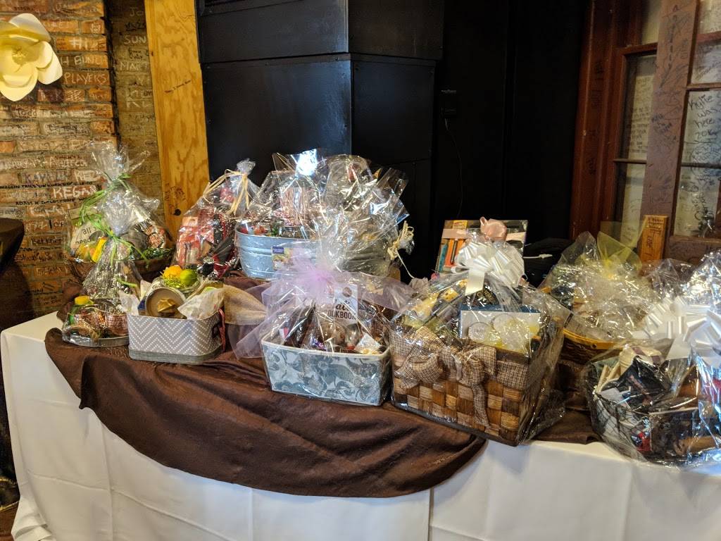 Genittis Hole-in-the-wall | restaurant | 108 E Main St, Northville, MI 48167, USA | 2483490522 OR +1 248-349-0522