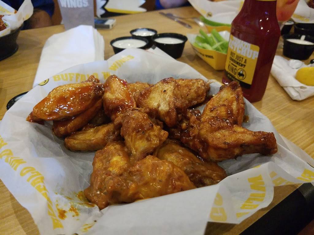 Buffalo Wild Wings | meal takeaway | 5533 Carolina Beach Rd, Wilmington, NC 28412, USA | 9103927224 OR +1 910-392-7224