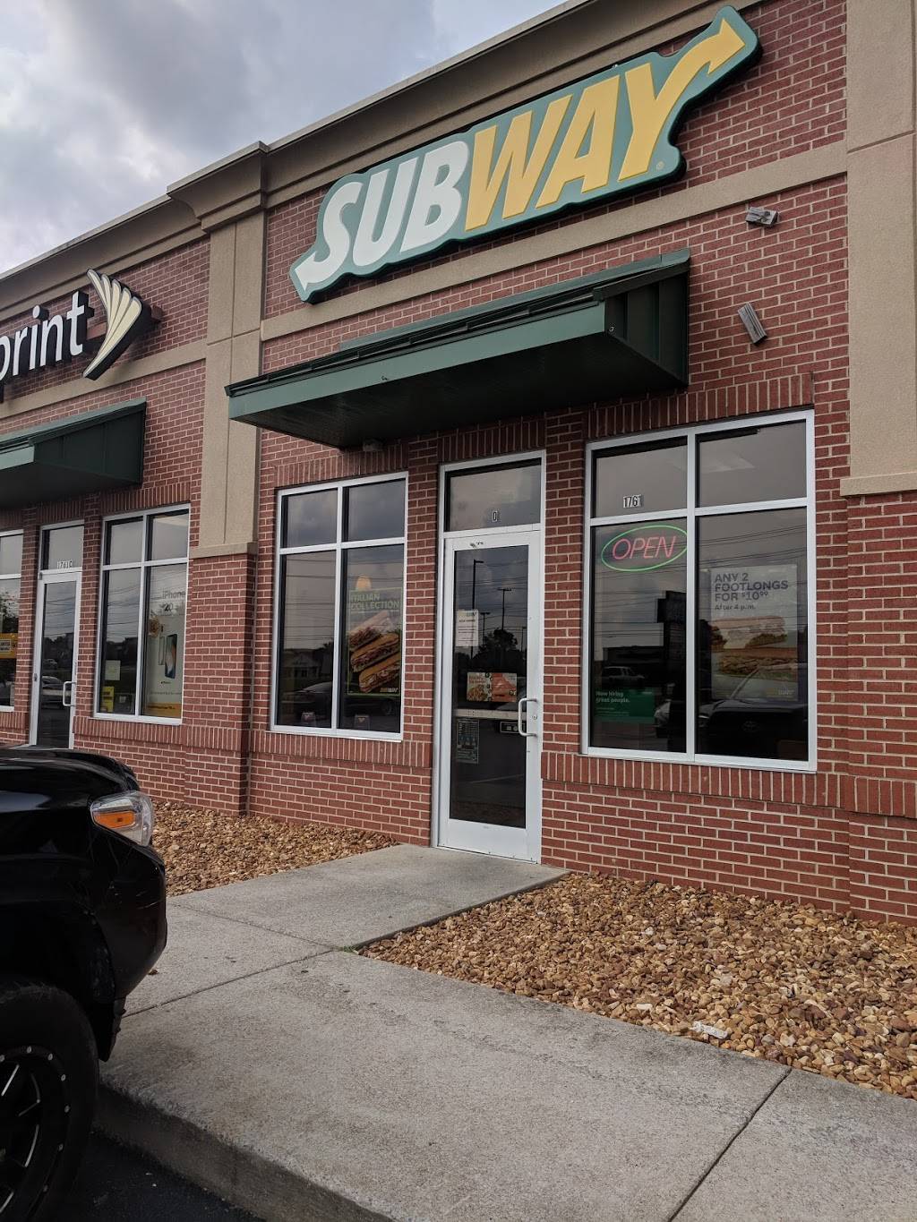 Subway | restaurant | 2512 Wilma Rudolph Blvd B, Clarksville, TN 37040, USA | 9312210055 OR +1 931-221-0055