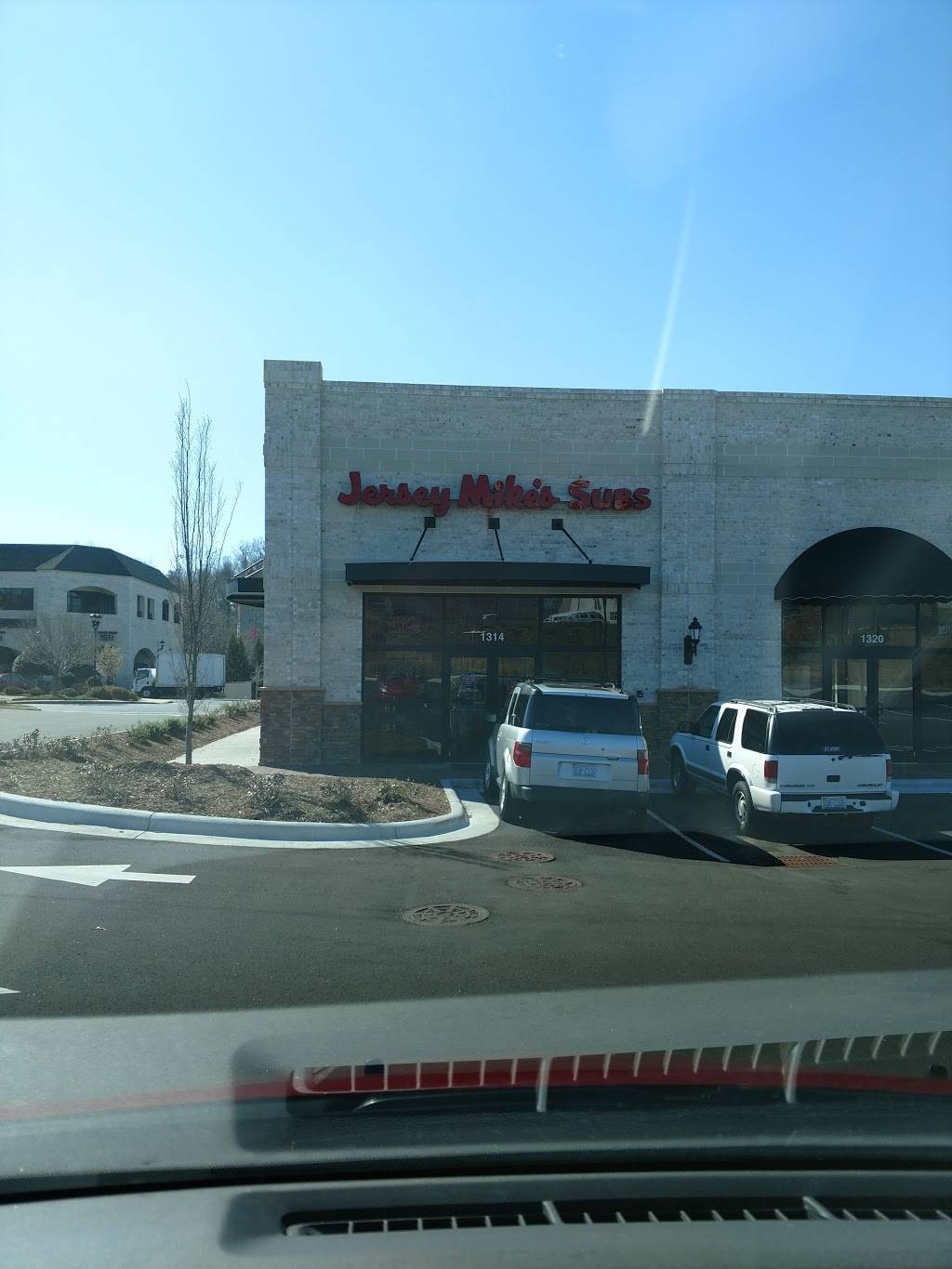 Jersey Mikes Subs | restaurant | 1314 Creekshire Way, Winston-Salem, NC 27103, USA | 3368939044 OR +1 336-893-9044
