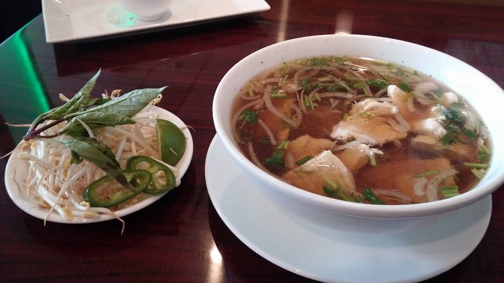 Simply Phở | restaurant | 13149 N Dale Mabry Hwy F, Tampa, FL 33618, USA | 8139605678 OR +1 813-960-5678