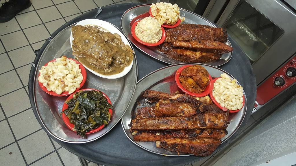 Rochester’s Barbecue and Grill | restaurant | 130 N White Horse Pike, Lawnside, NJ 08045, USA | 8565477427 OR +1 856-547-7427