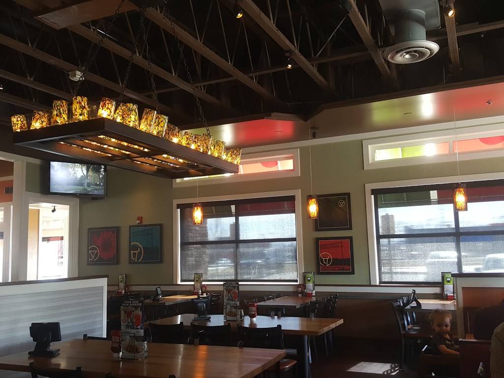 Chilis Grill & Bar | restaurant | 3766 13400 S, Riverton, UT 84065, USA | 8012549800 OR +1 801-254-9800