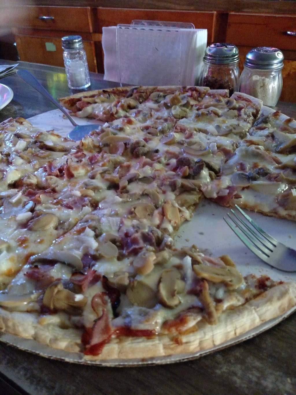 Revs Windbreaker | restaurant | N5770 County Rd A, Deerbrook, WI 54424, USA | 7156272027 OR +1 715-627-2027