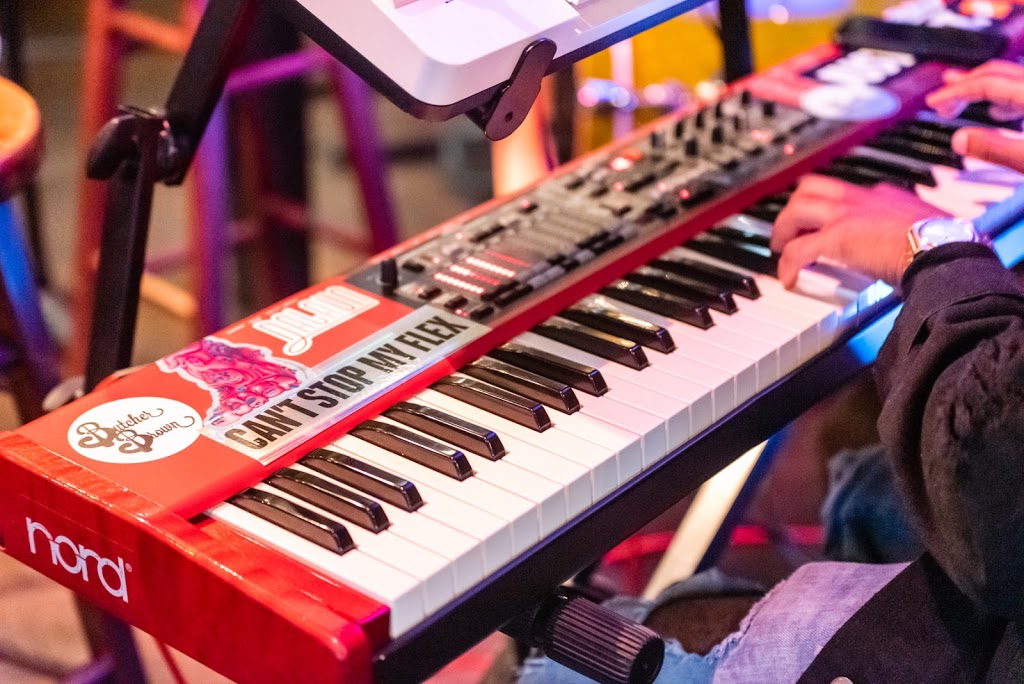 Darryls Corner Bar & Kitchen | restaurant | 604 Columbus Ave, Boston, MA 02118, USA | 6175361100 OR +1 617-536-1100