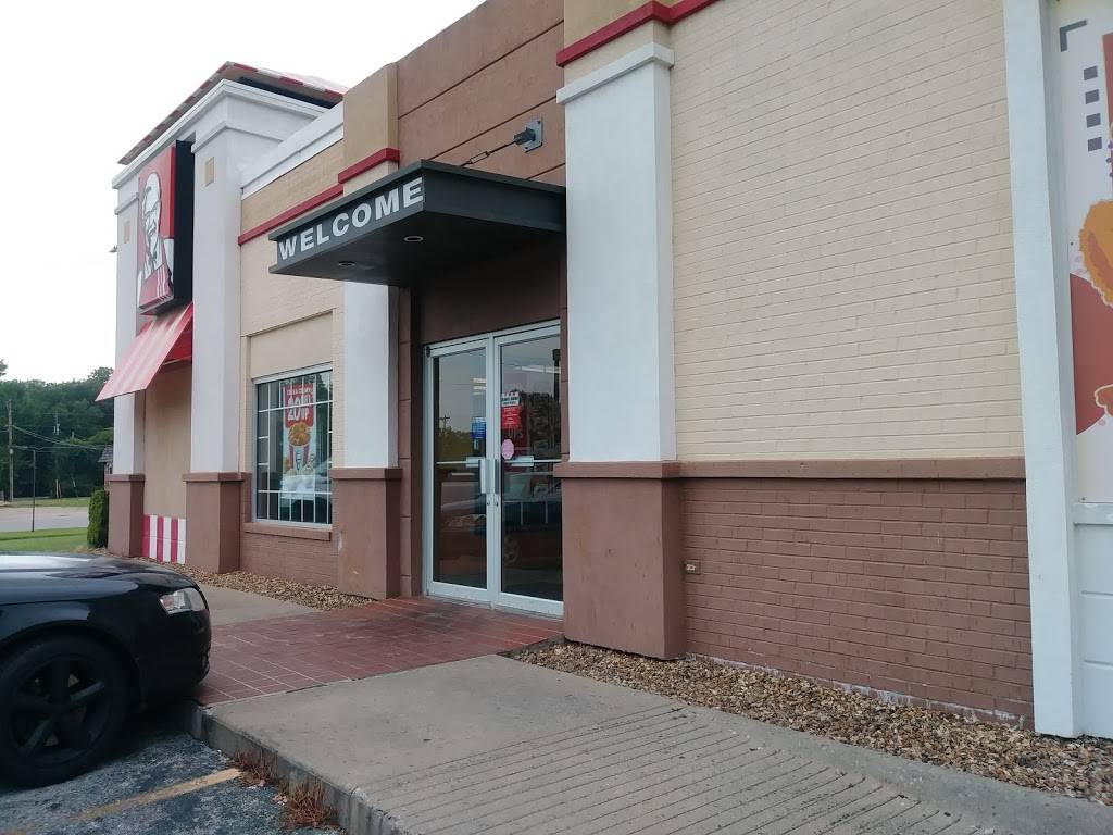 KFC | restaurant | 921 S Broadway St, Pittsburg, KS 66762, USA | 6202329190 OR +1 620-232-9190