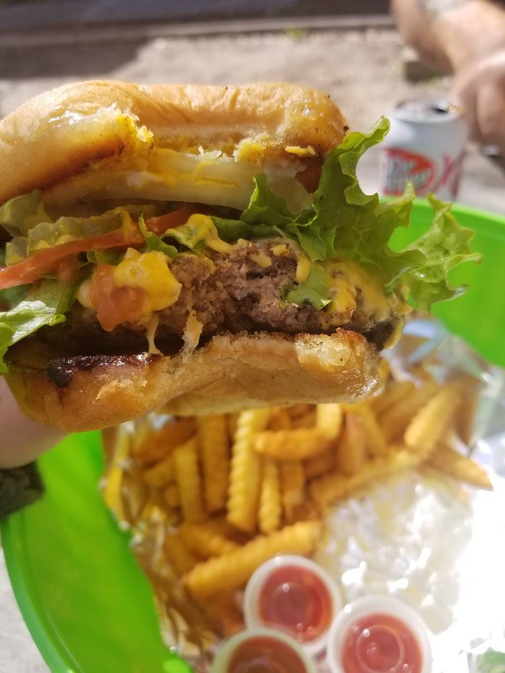 Fatboys | restaurant | 1110 Avenue M, Huntsville, TX 77340, USA | 9365775077 OR +1 936-577-5077