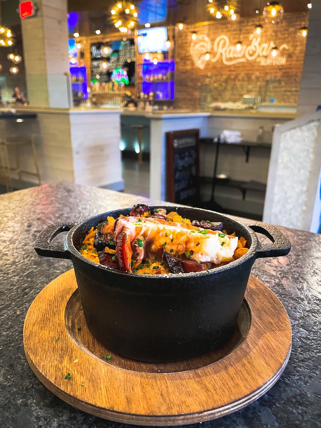 Raw Bar By Slapfish | restaurant | 339 Massachusetts Ave, Indianapolis, IN 46204, USA | 3177572696 OR +1 317-757-2696