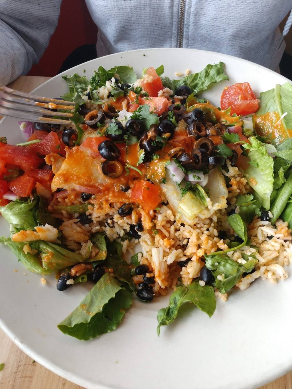 Christines Cuisine | restaurant | 729 E 9 Mile Rd, Ferndale, MI 48220, USA | 2485843354 OR +1 248-584-3354