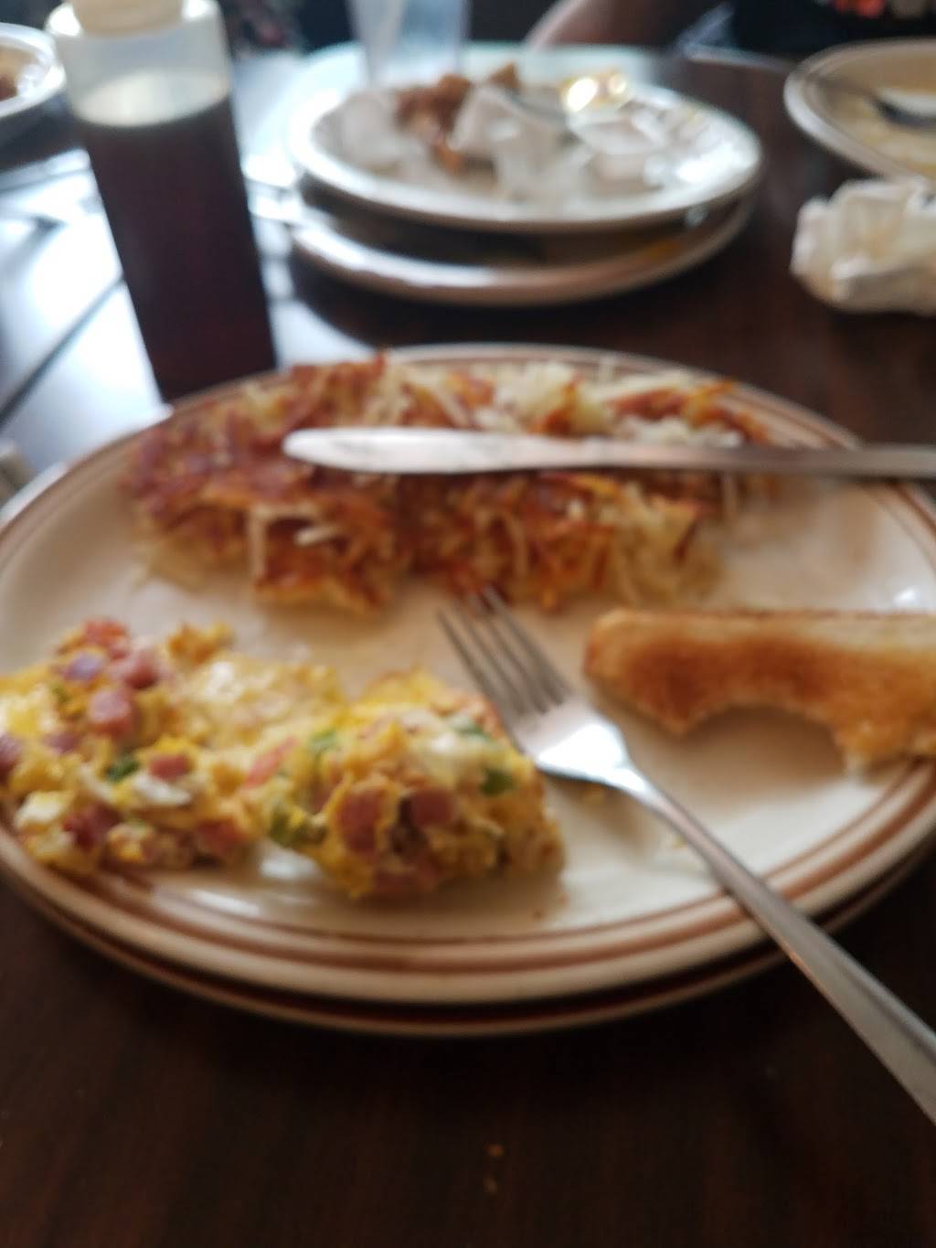 Charlies Place | restaurant | 213 Jefferson St, Hanover, IL 61041, USA | 8155913501 OR +1 815-591-3501