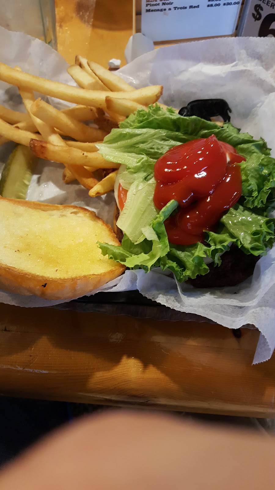 Leos Lodge | restaurant | 2525 E Jolly Rd, Lansing, MI 48910, USA | 5178823850 OR +1 517-882-3850