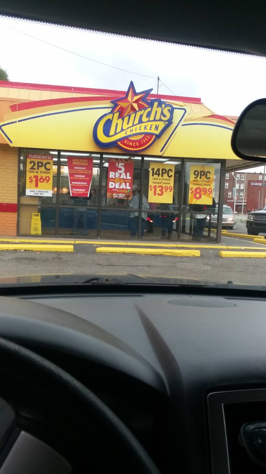 Churchs Chicken | restaurant | 11501 Woodward Ave, Detroit, MI 48202, USA | 3138696996 OR +1 313-869-6996