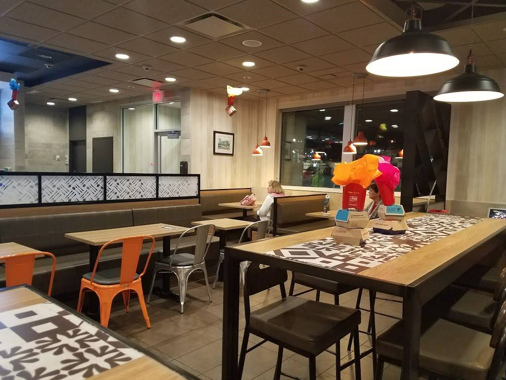 McDonalds | cafe | 101 Lamp and Lantern Village, Chesterfield, MO 63017, USA | 6363911772 OR +1 636-391-1772