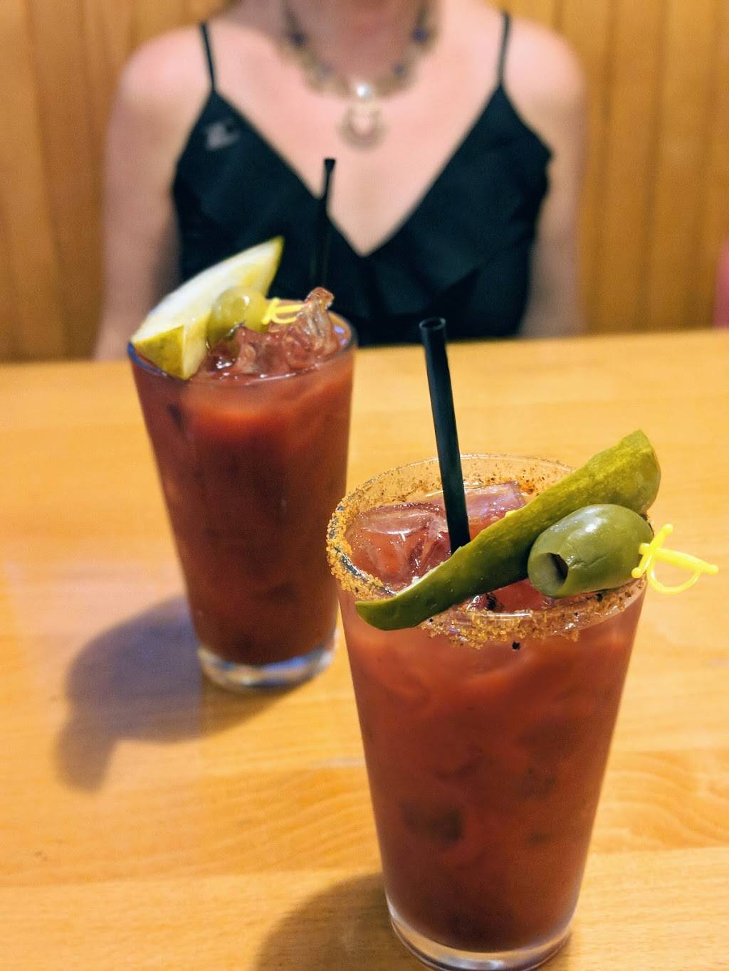 Teluwut Grille House & Pub | restaurant | 104 N Elm St, Cresco, IA 52136, USA | 5635473300 OR +1 563-547-3300