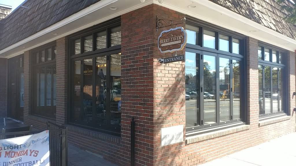 The Berry Tavern | restaurant | 2 High St, Danvers, MA 01923, USA | 9787772377 OR +1 978-777-2377