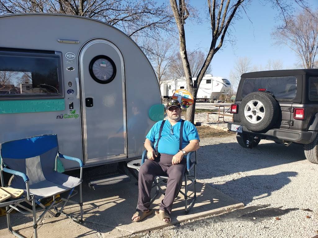 PTs | restaurant | 501 S Broadway, Oak Grove, MO 64075, USA | 8166907878 OR +1 816-690-7878