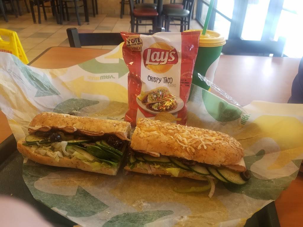 Subway | restaurant | 2200 White Ln, Bakersfield, CA 93304, USA | 6618374199 OR +1 661-837-4199