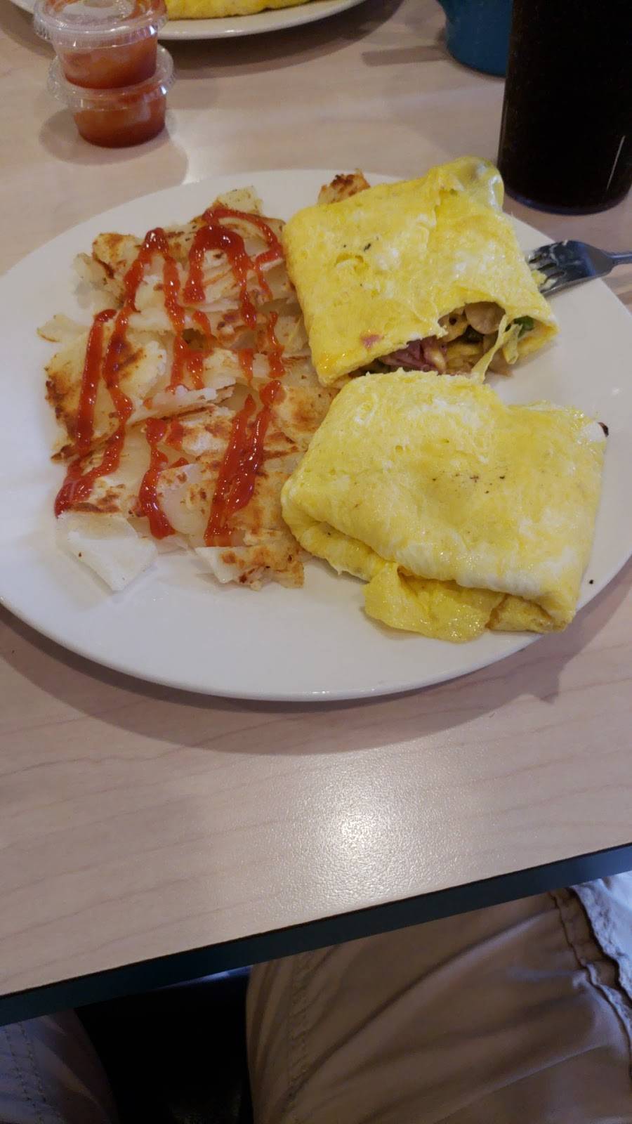 Classic Coney Island | restaurant | 6678 Dixie Hwy, Village of Clarkston, MI 48346, USA | 2489229322 OR +1 248-922-9322