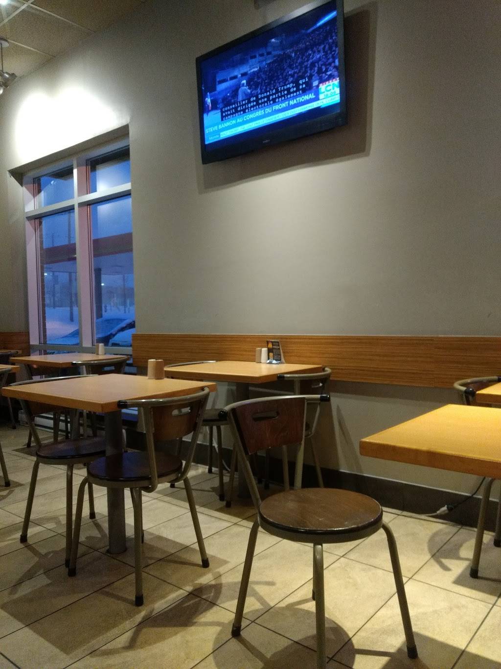 St-Hubert Express | restaurant | 1616 Rue du Sud, Cowansville, QC J2K 0A9, Canada | 4502632323 OR +1 450-263-2323