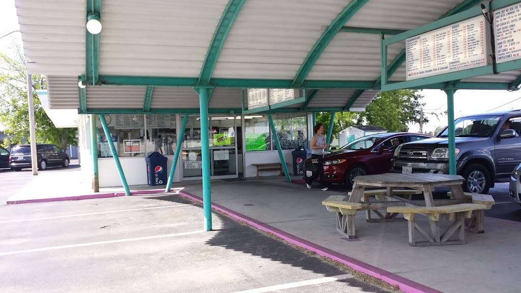 Lena Drive-Inn | restaurant | 304 N Freedom St, Lena, IL 61048, USA | 8153694317 OR +1 815-369-4317