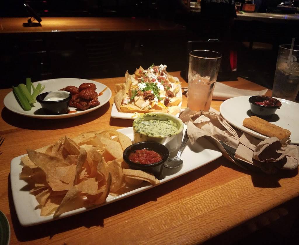 Applebees Grill + Bar | restaurant | 1905 FL-60, Valrico, FL 33594, USA | 8135717444 OR +1 813-571-7444