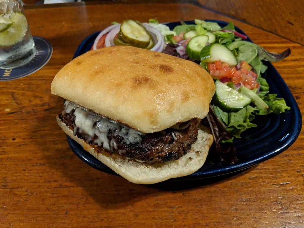 Barking Dog Bar & Grill | restaurant | 21 Friend St, Amesbury, MA 01913, USA | 9783889537 OR +1 978-388-9537