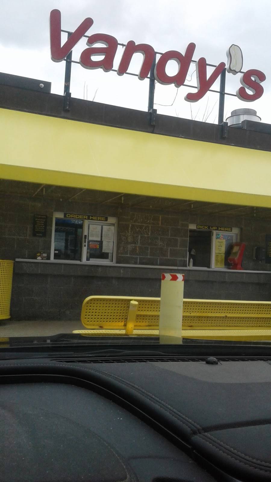 Vandys | restaurant | 33 Old Alfred Rd, East Waterboro, ME 04030, USA | 2072472500 OR +1 207-247-2500