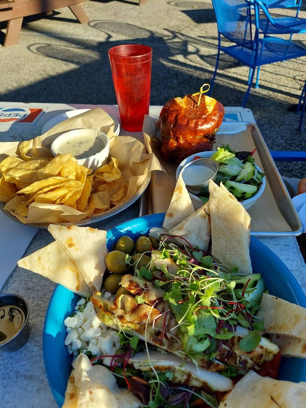 Cedar Creek Bar & Grill | restaurant | 1034 W 20th St, Houston, TX 77008, USA | 7138089623 OR +1 713-808-9623