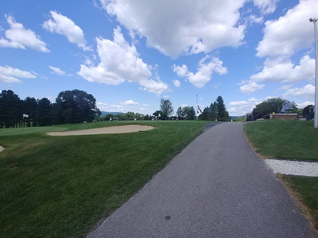 Redfields Bar & Grill | restaurant | 311 Country Club Dr, Pittsford, VT 05763, USA | 8024839909 OR +1 802-483-9909