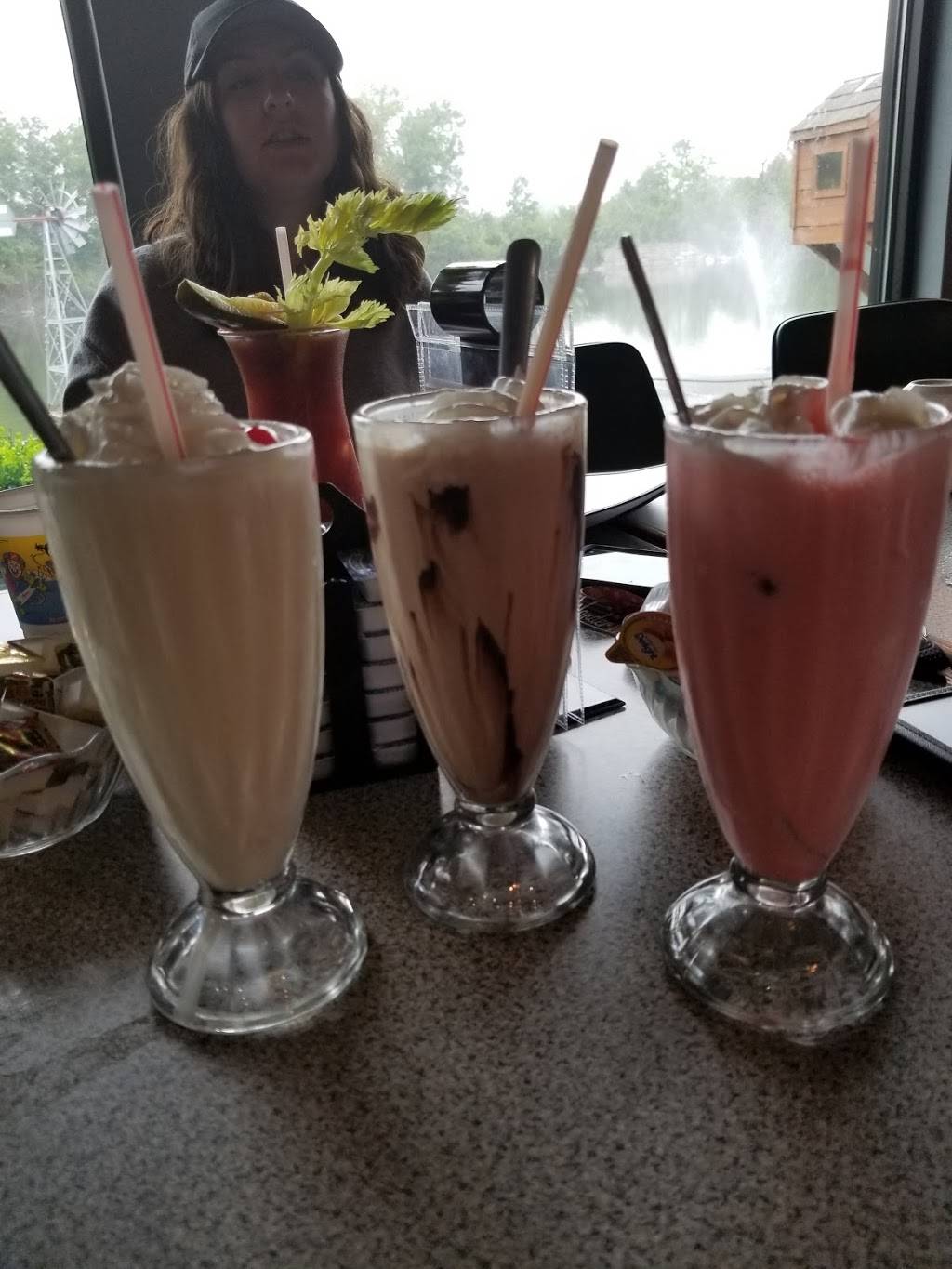 Julies Cafe & Catering | cafe | 2130 Velp Ave, Green Bay, WI 54303, USA | 9204944585 OR +1 920-494-4585