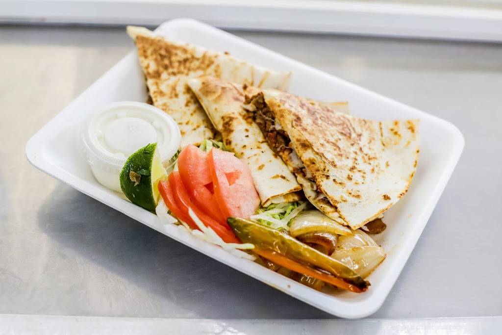 Azteca Taco Truck | restaurant | 2012 W College Ave, Milwaukee, WI 53221, USA | 4147128212 OR +1 414-712-8212