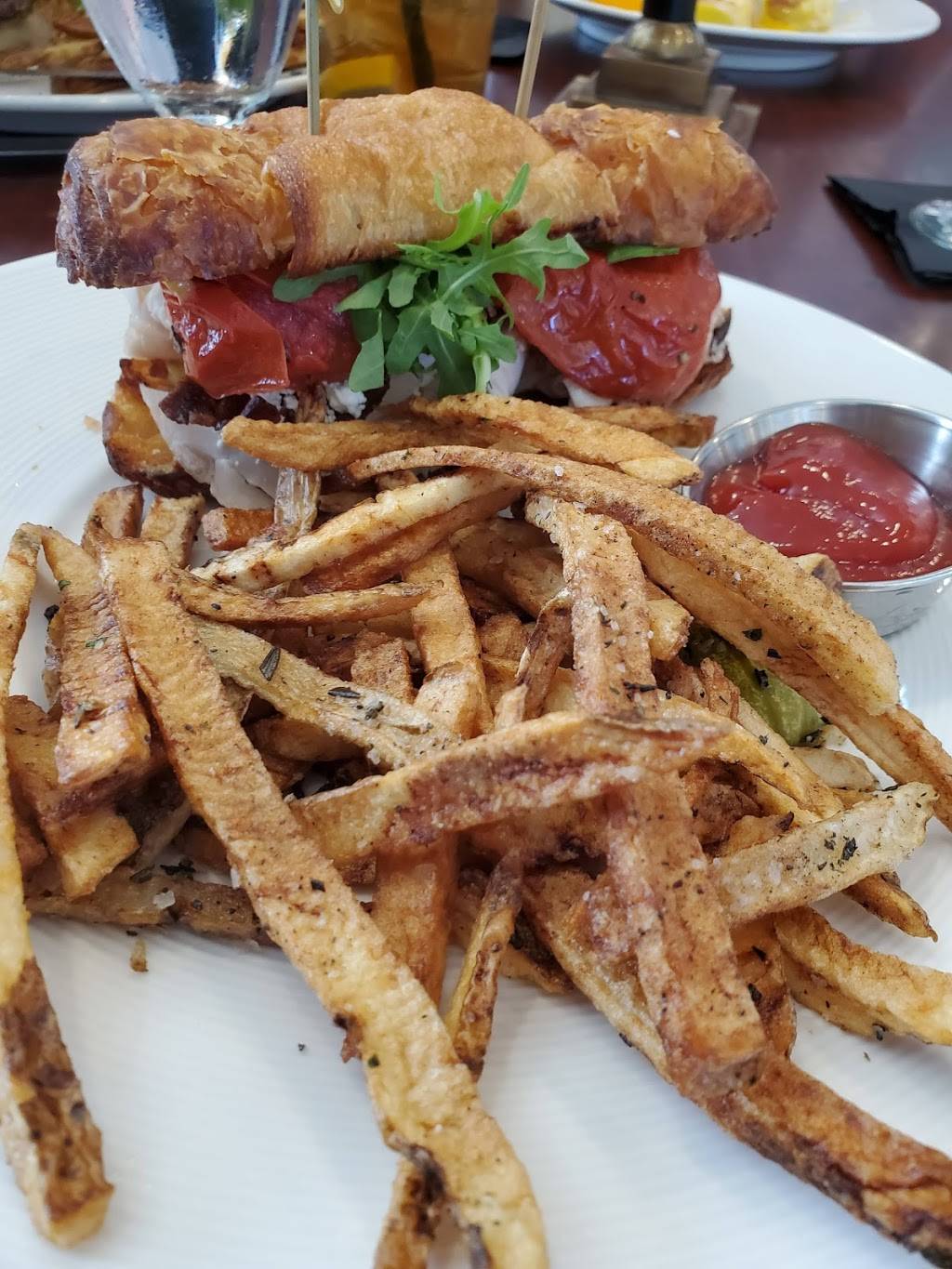 5th Street Bistro | restaurant | Majestic Inn & Spa, 419 Commercial Ave, Anacortes, WA 98221, USA | 3602991400204 OR +1 360-299-1400 ext. 204