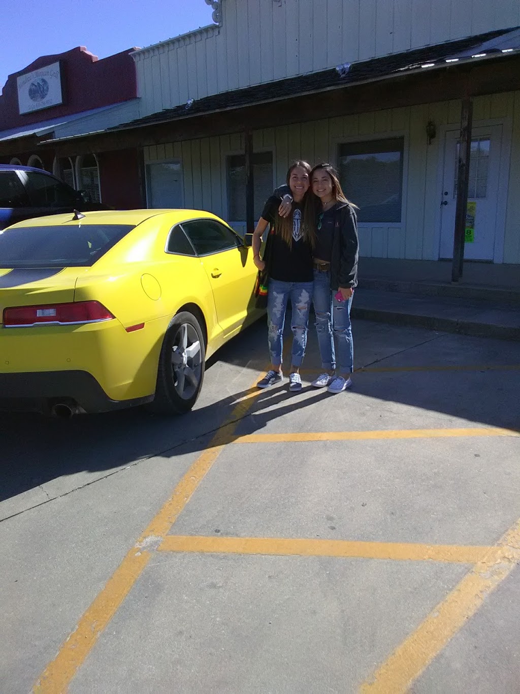 Snow Flake Donuts | bakery | 648 TX-16 S, Bandera, TX 78003, USA | 8307967715 OR +1 830-796-7715