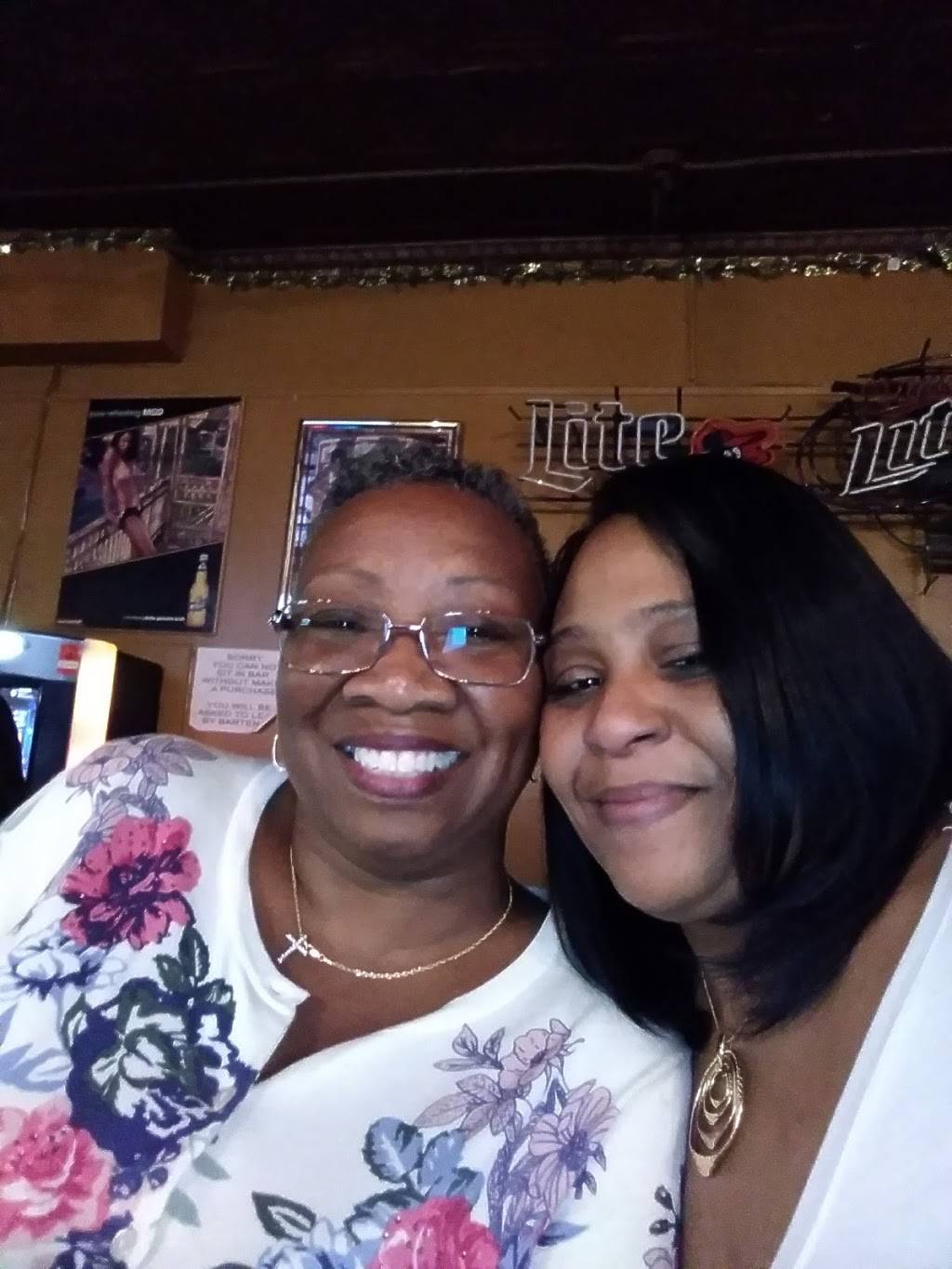 The Winston Lounge | restaurant | 2343 E Monument St, Baltimore, MD 21205, USA | 4107321008 OR +1 410-732-1008